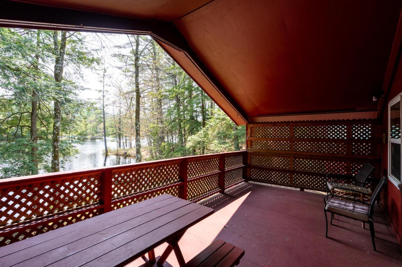 Hide-A-Way Waterfront Cottages Lake Luzerne Exterior photo