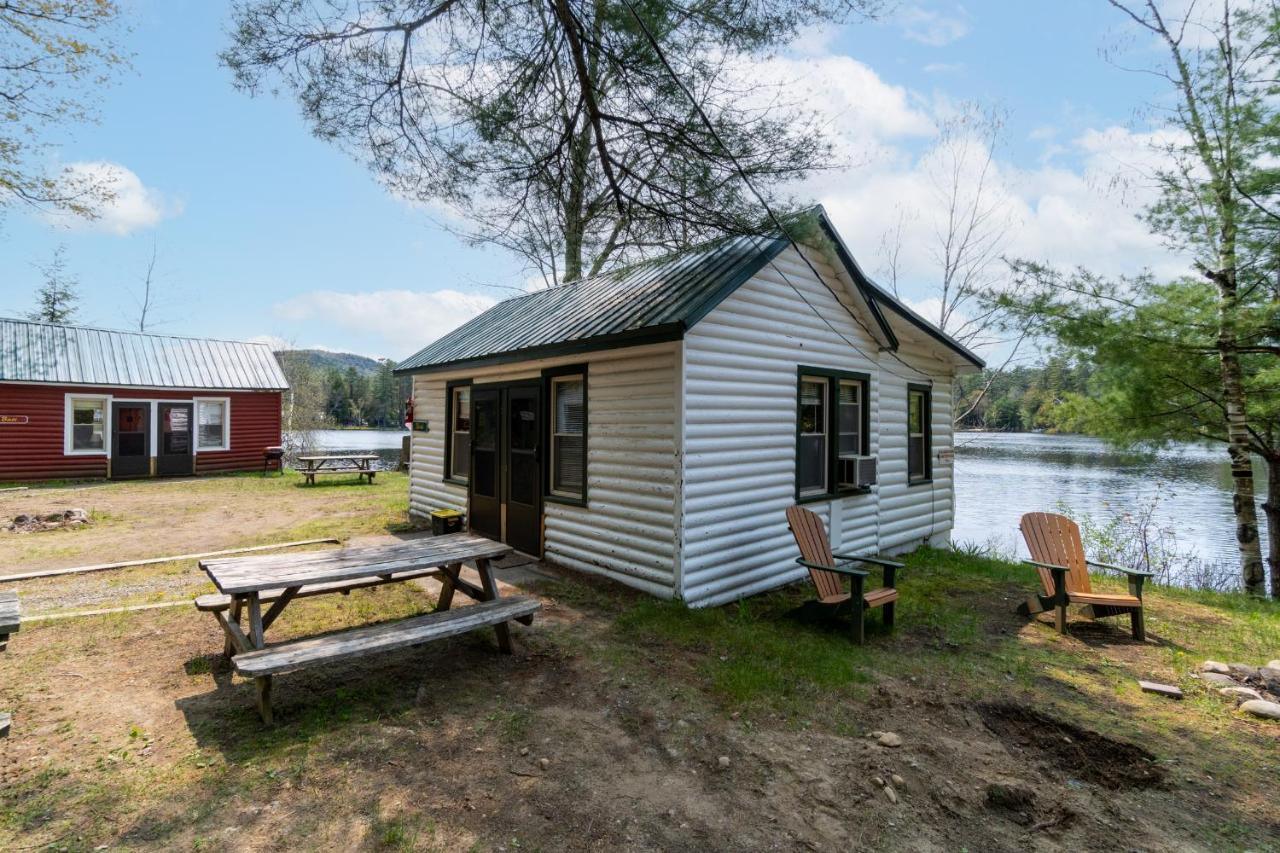 Hide-A-Way Waterfront Cottages Lake Luzerne Exterior photo