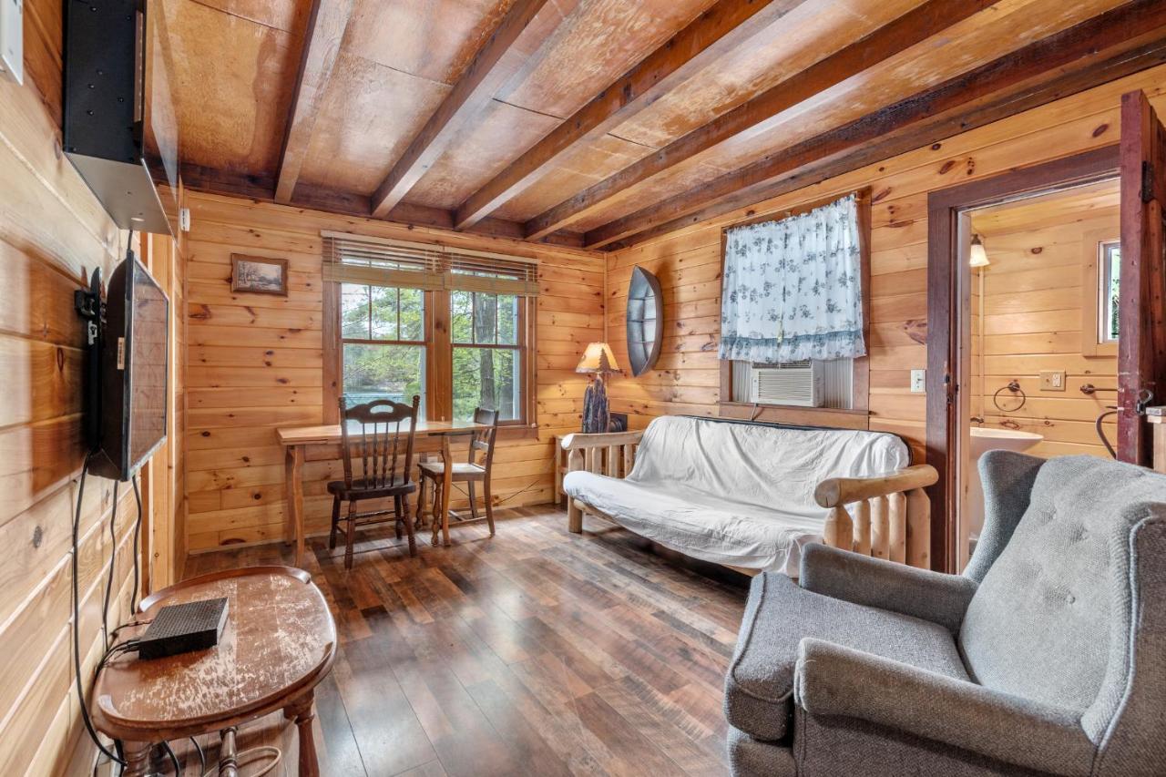 Hide-A-Way Waterfront Cottages Lake Luzerne Exterior photo