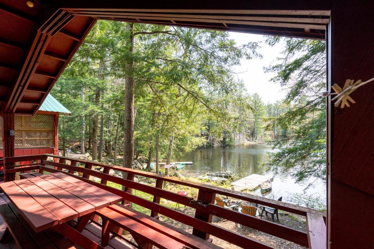Hide-A-Way Waterfront Cottages Lake Luzerne Exterior photo