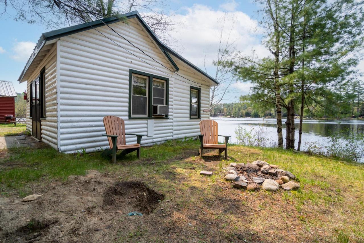 Hide-A-Way Waterfront Cottages Lake Luzerne Exterior photo