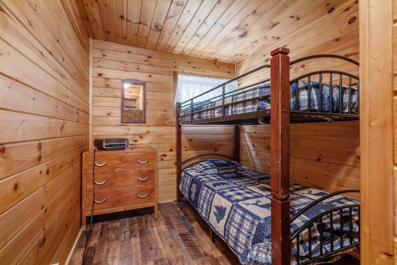 Hide-A-Way Waterfront Cottages Lake Luzerne Exterior photo