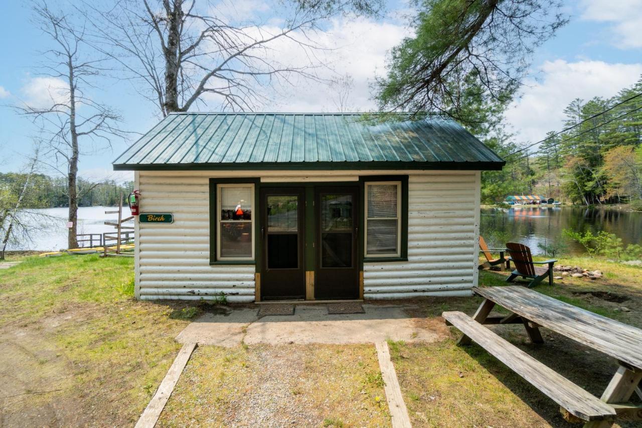 Hide-A-Way Waterfront Cottages Lake Luzerne Exterior photo