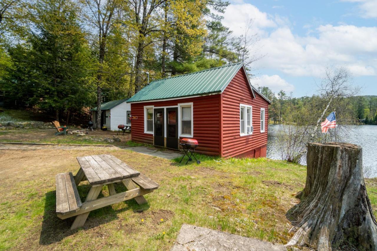 Hide-A-Way Waterfront Cottages Lake Luzerne Exterior photo