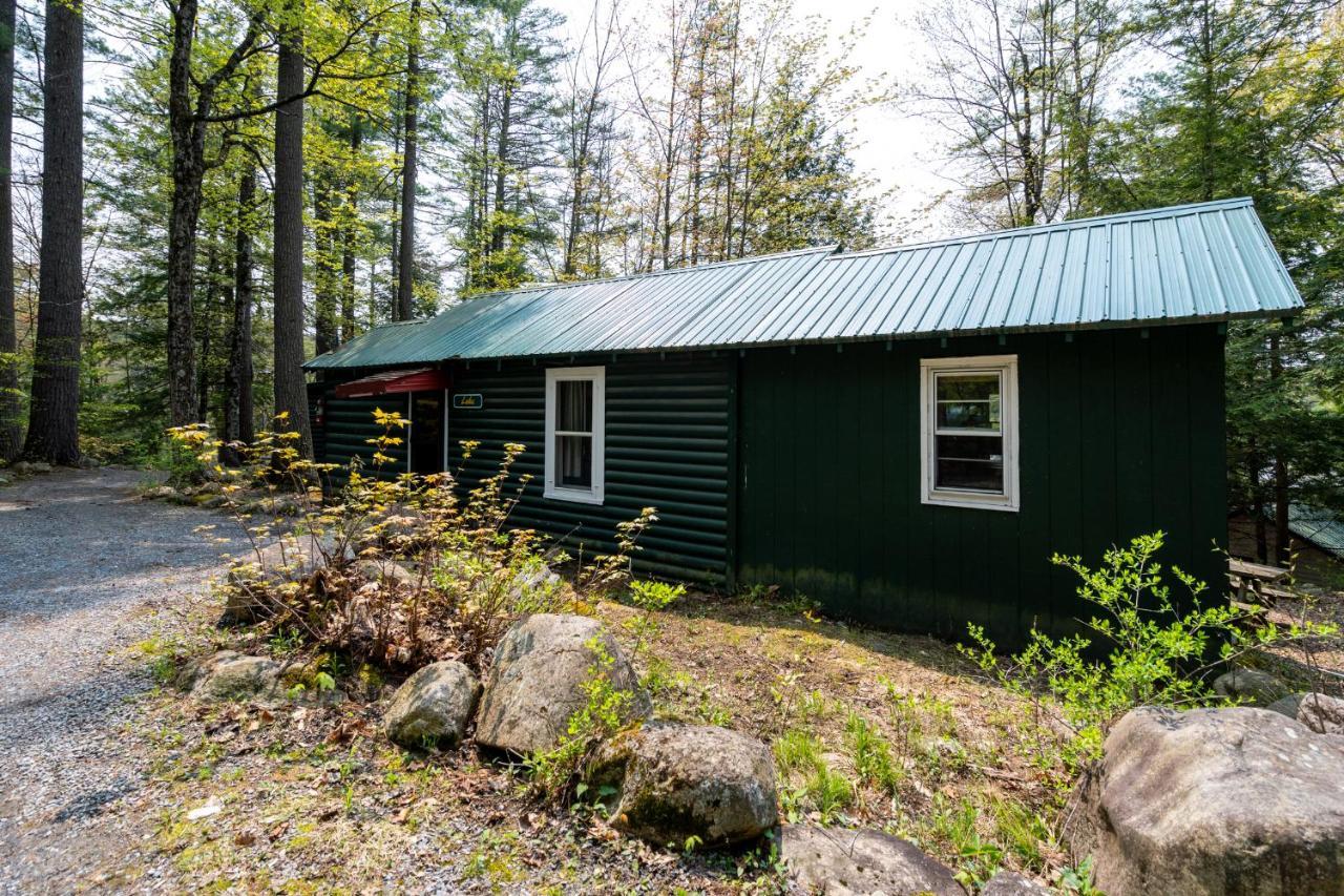 Hide-A-Way Waterfront Cottages Lake Luzerne Exterior photo