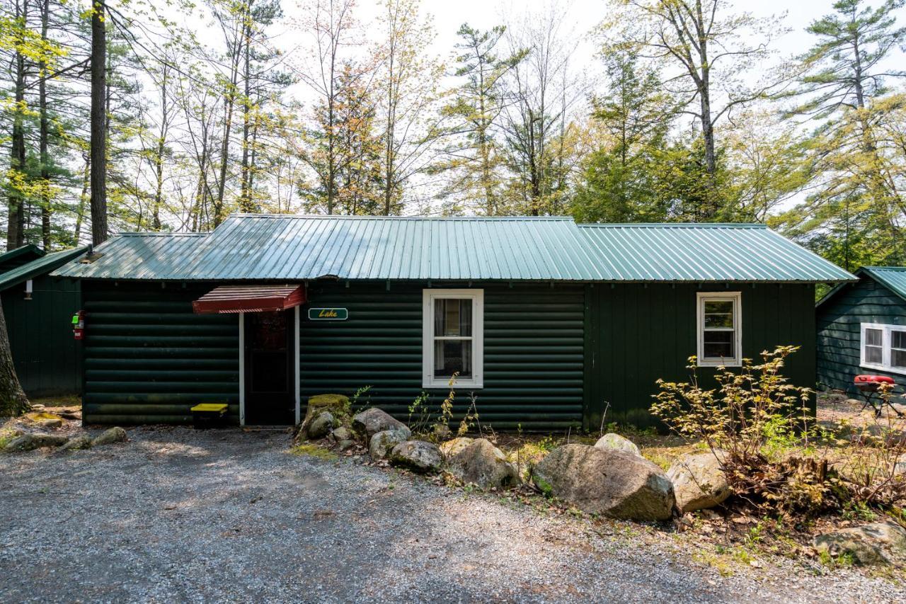 Hide-A-Way Waterfront Cottages Lake Luzerne Exterior photo