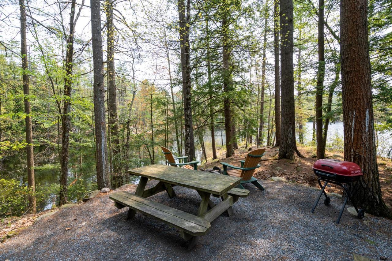 Hide-A-Way Waterfront Cottages Lake Luzerne Exterior photo