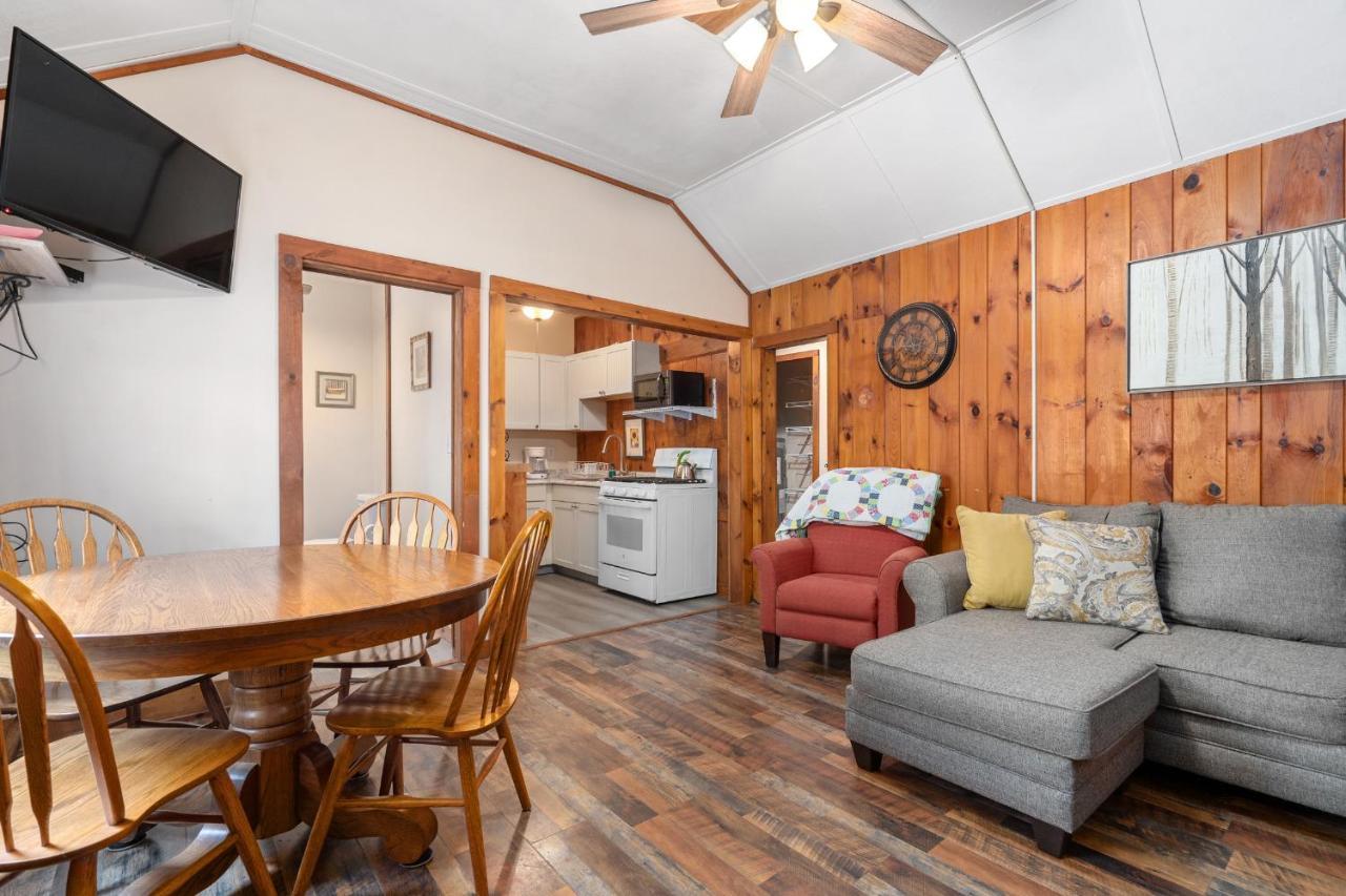 Hide-A-Way Waterfront Cottages Lake Luzerne Exterior photo