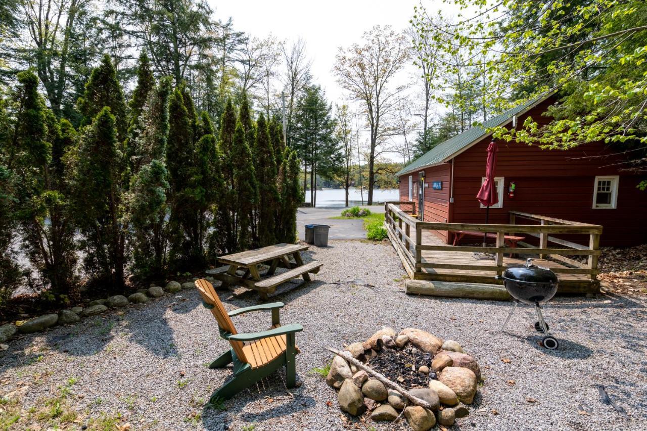 Hide-A-Way Waterfront Cottages Lake Luzerne Exterior photo