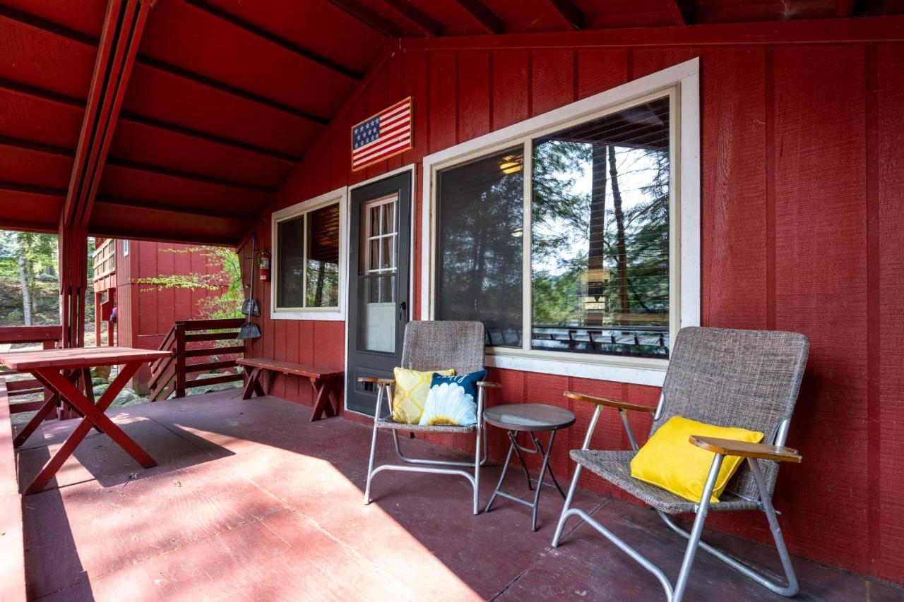 Hide-A-Way Waterfront Cottages Lake Luzerne Exterior photo