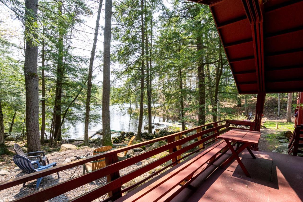 Hide-A-Way Waterfront Cottages Lake Luzerne Exterior photo