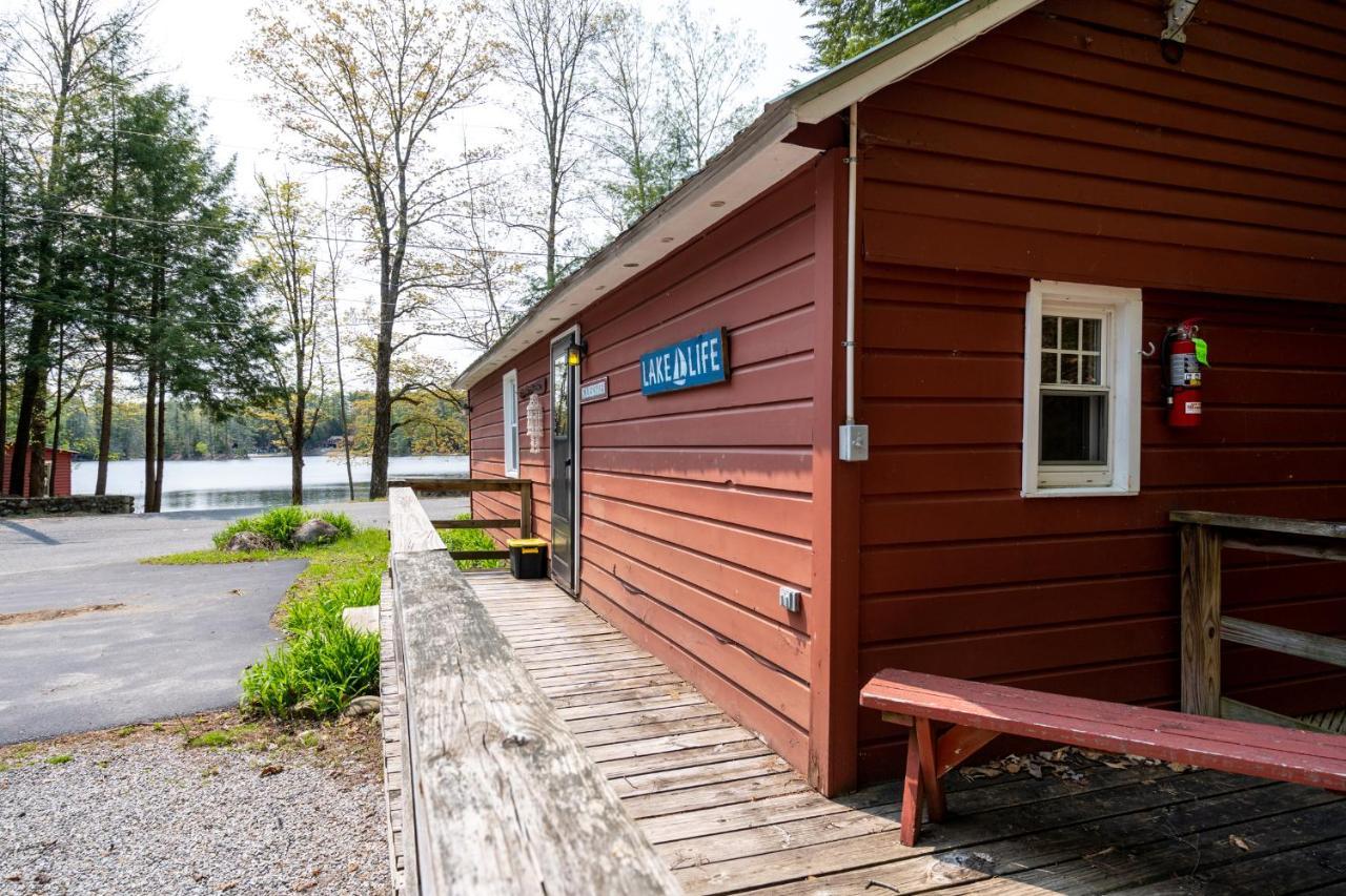 Hide-A-Way Waterfront Cottages Lake Luzerne Exterior photo