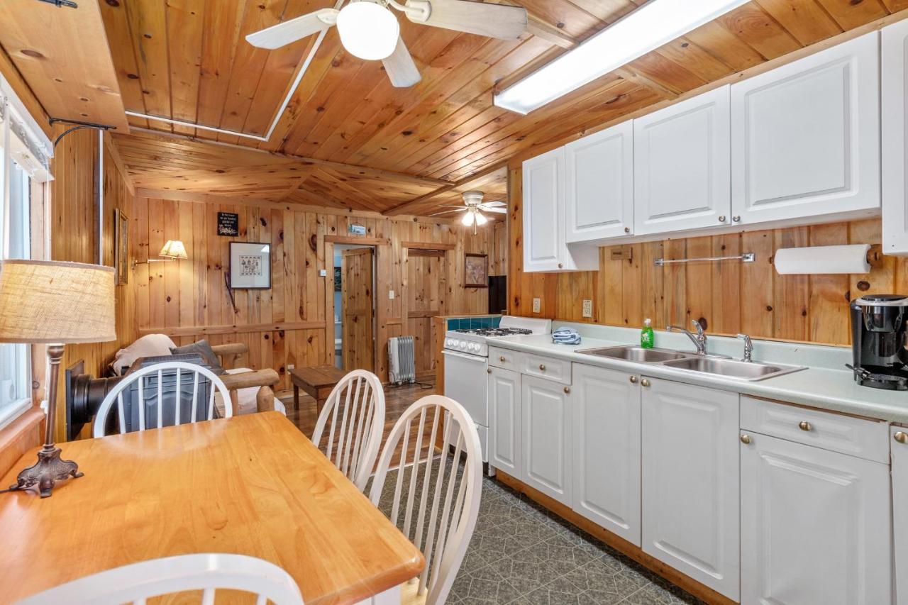 Hide-A-Way Waterfront Cottages Lake Luzerne Exterior photo