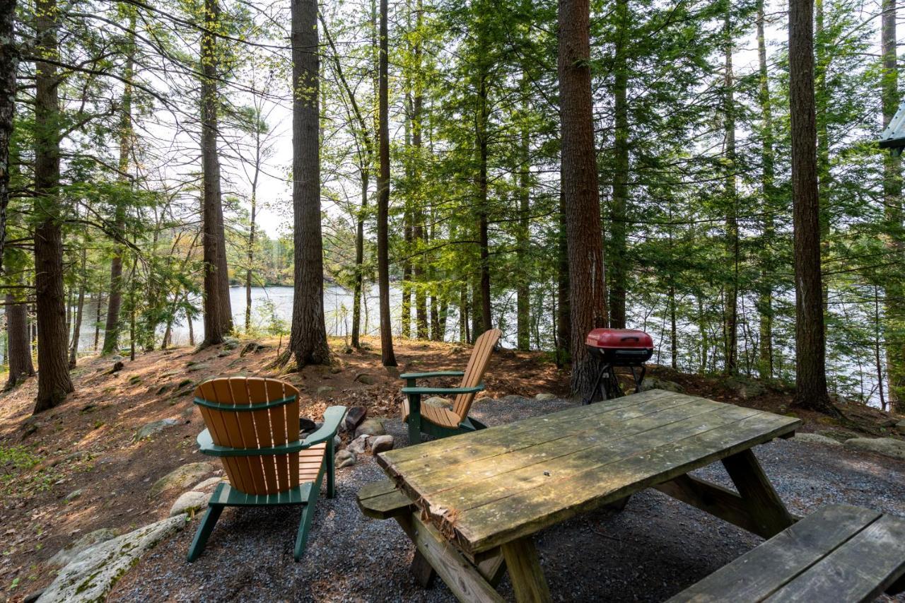 Hide-A-Way Waterfront Cottages Lake Luzerne Exterior photo
