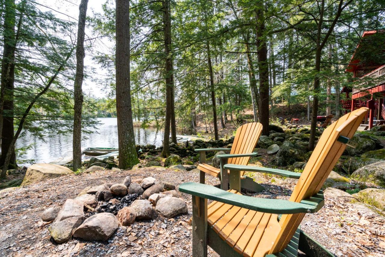 Hide-A-Way Waterfront Cottages Lake Luzerne Exterior photo